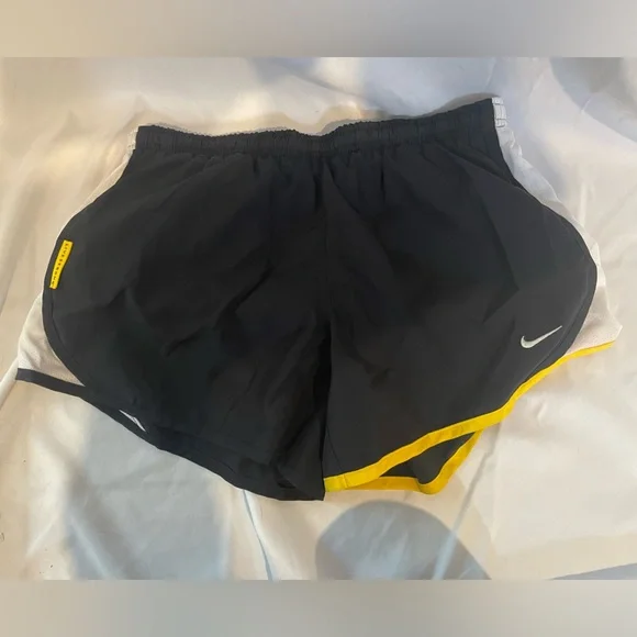 Nike Livestrong black and white shorts - Picture 1 of 3